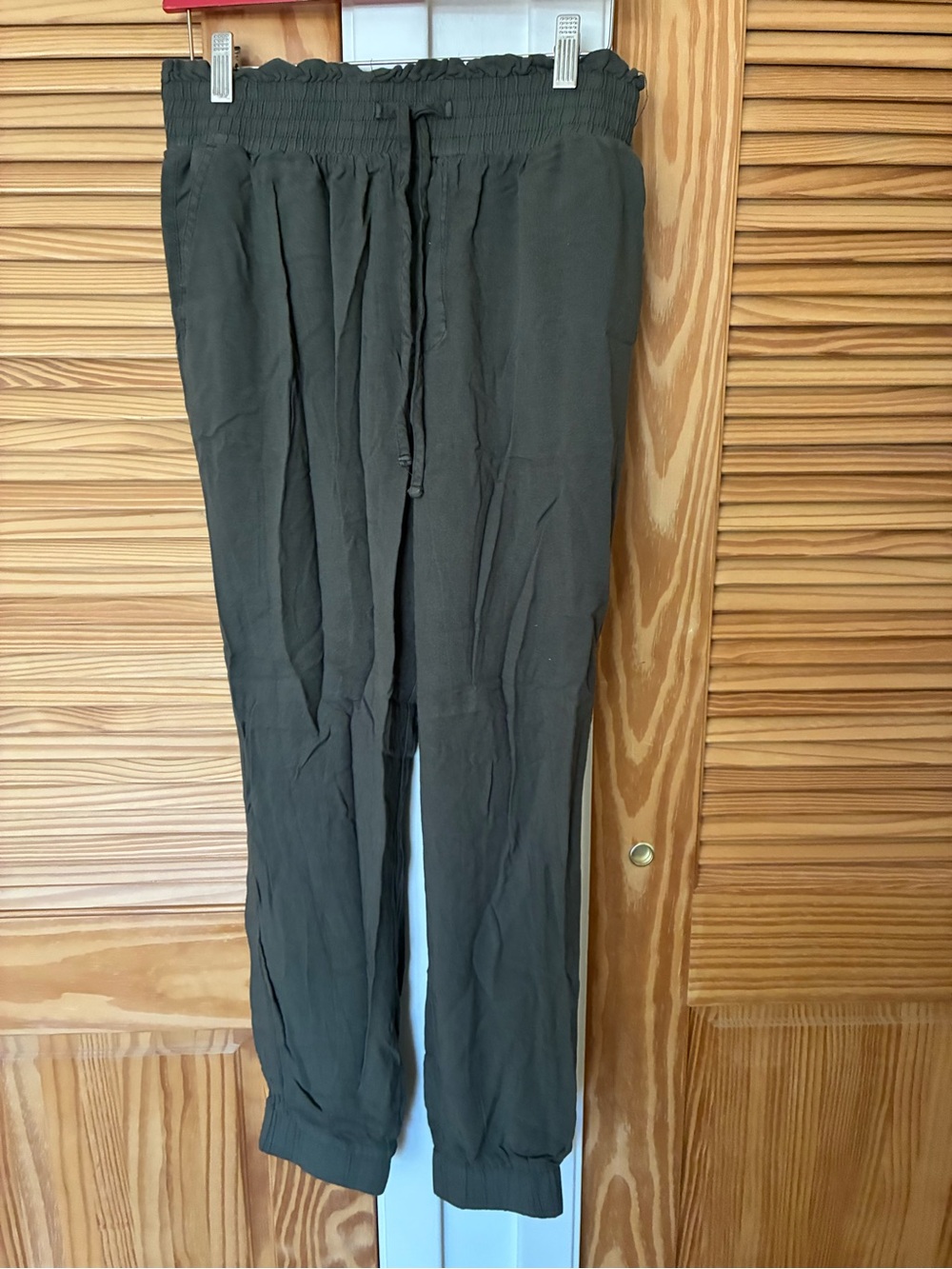 Men's Elastic Waist Casual Pants in Olive Green size medium